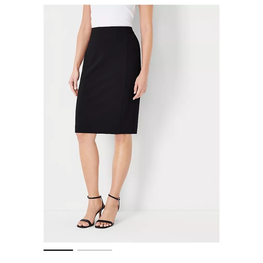 Ann Taylor Elegant Black Suiting Seamed Pencil Skirt Seasonless Stretch Size 8P